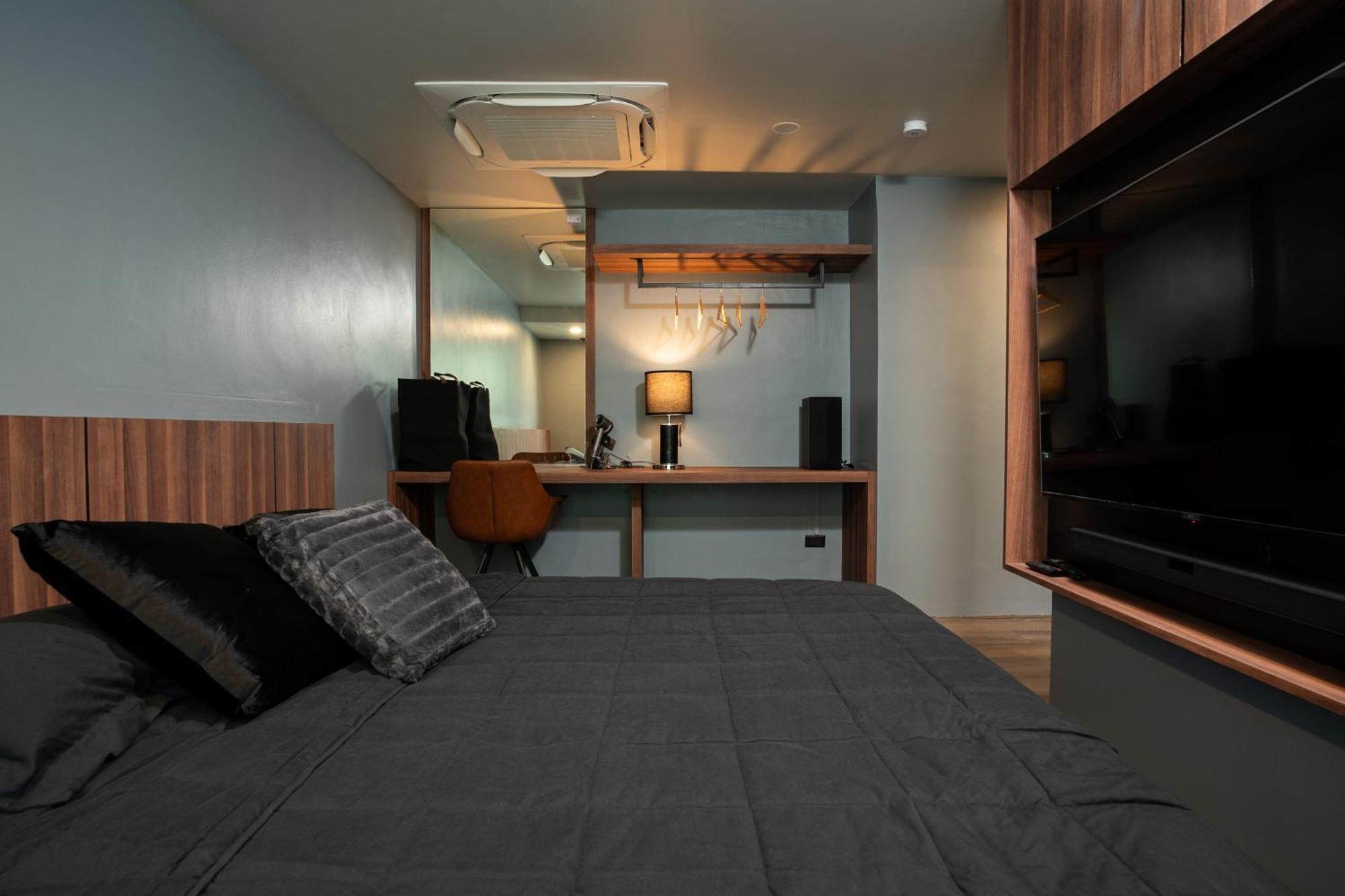 Three Double U - Kalim Sea View Apartment