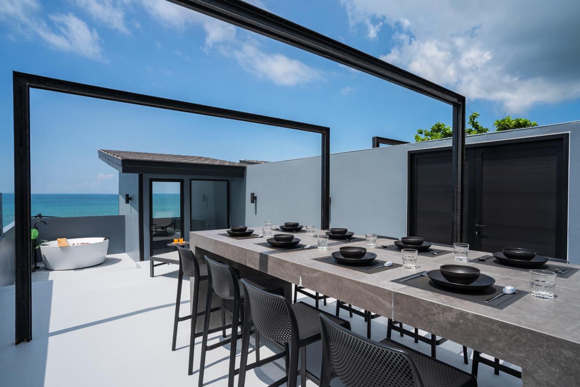 Three Double U - Kalim Sea View Apartment Patong