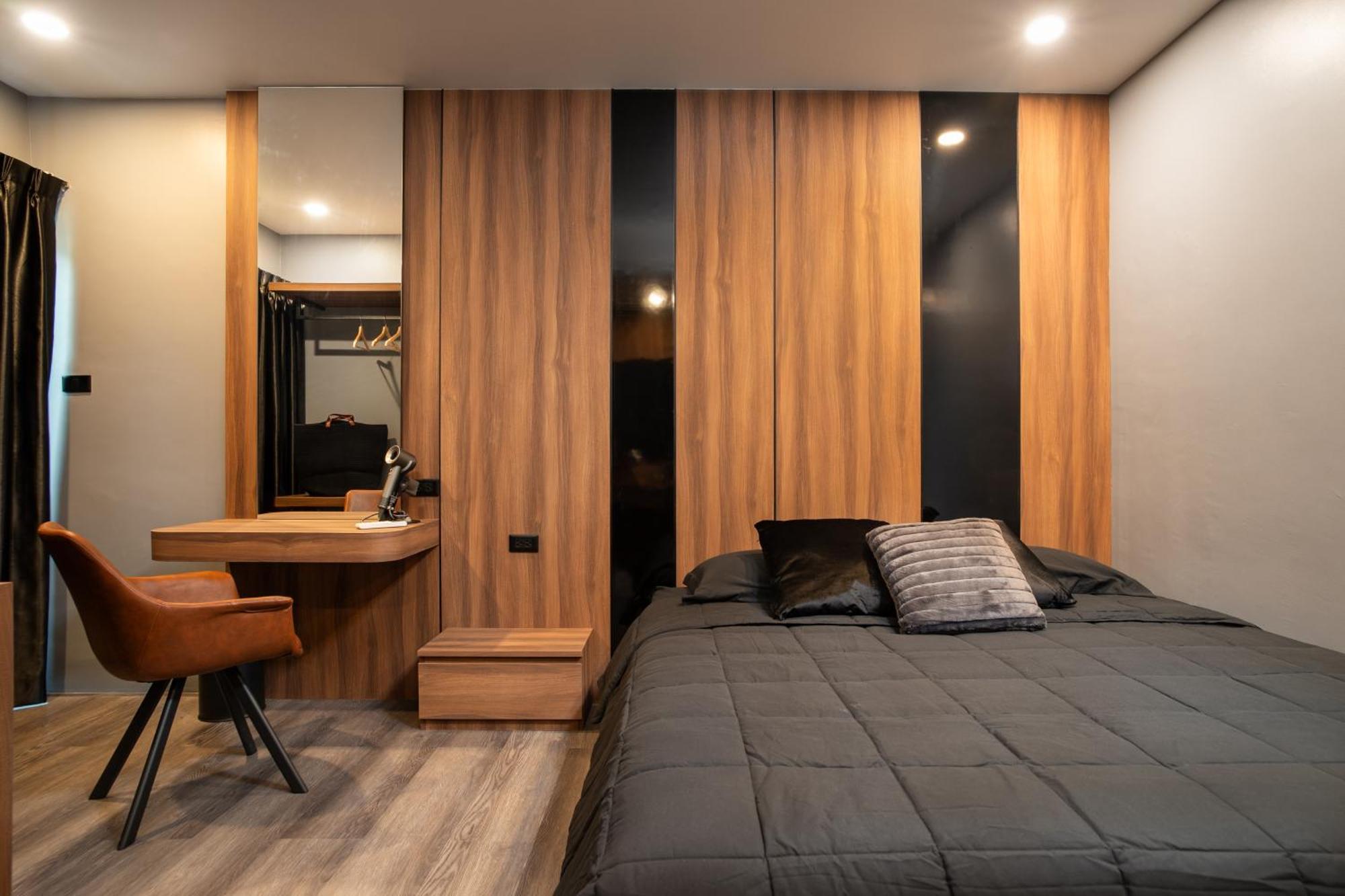 Three Double U - Kalim Sea View Apartment Patong